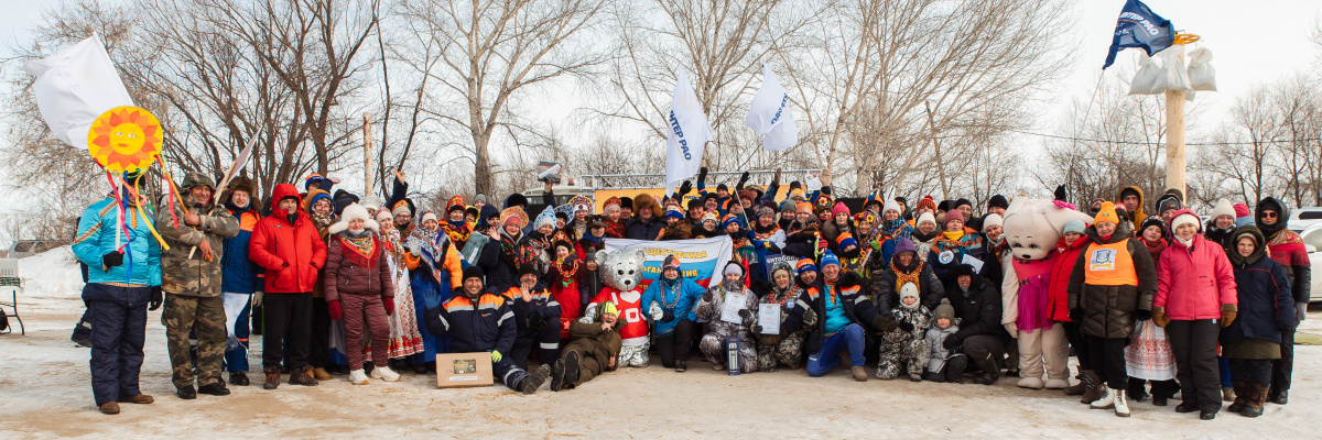Омские энергетики совместили подлёдный лов с проводами зимы