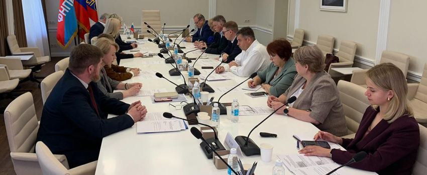 Представитель Всероссийского Электропрофсоюза принял участие в работе круглого стола Ассоциации профсоюзов базовых отраслей промышленности и строительства РФ